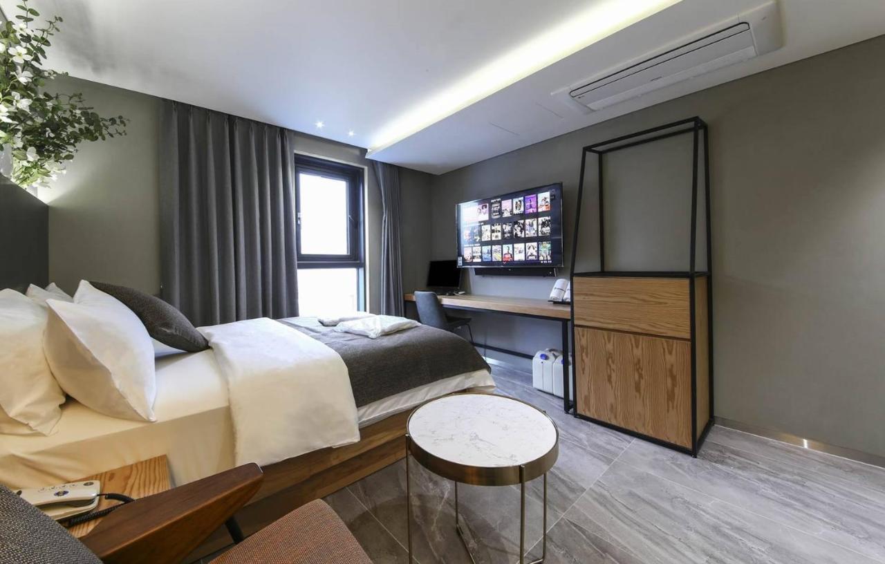 The Post Hotel Сеул Экстерьер фото