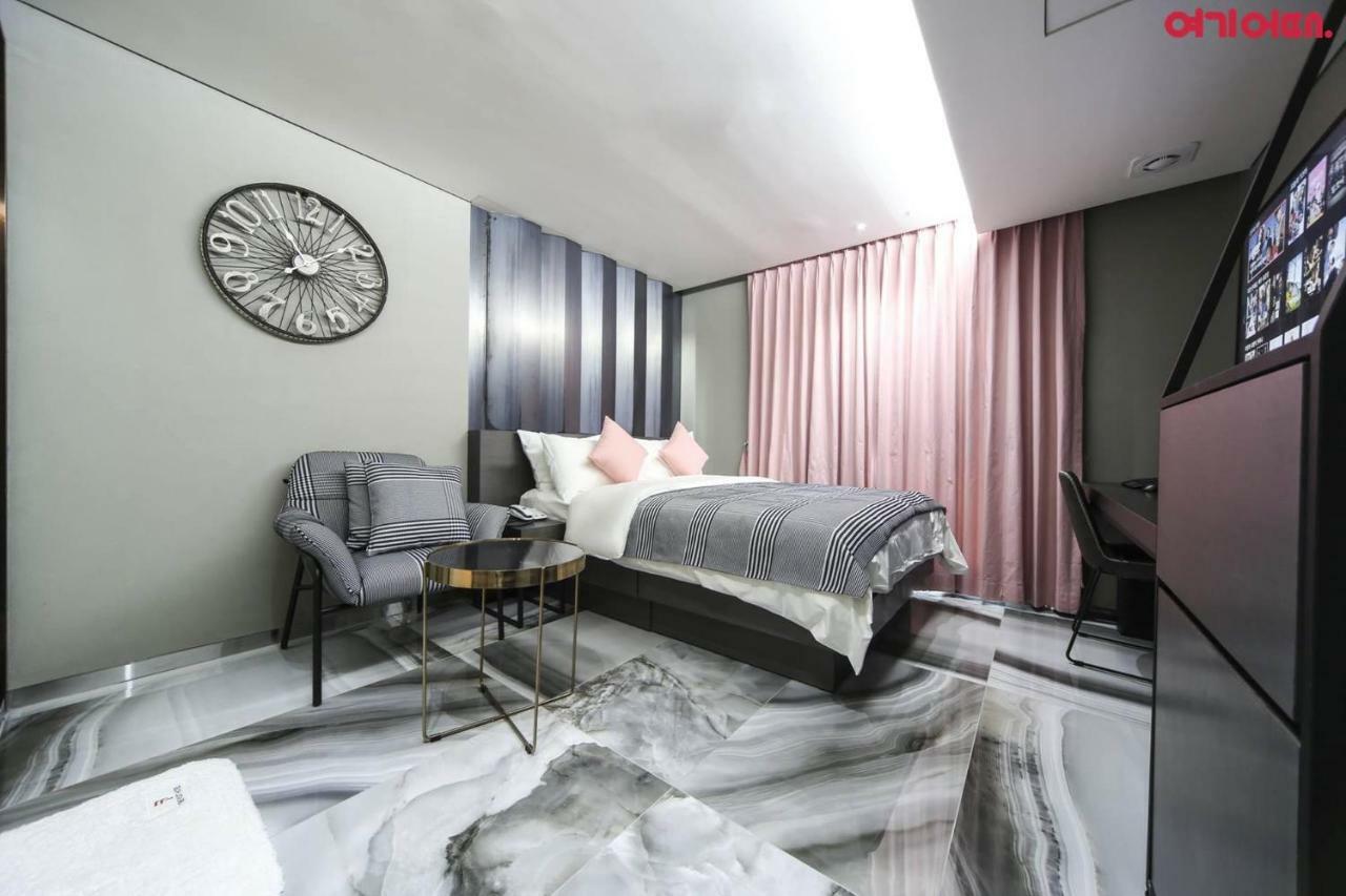 The Post Hotel Сеул Экстерьер фото