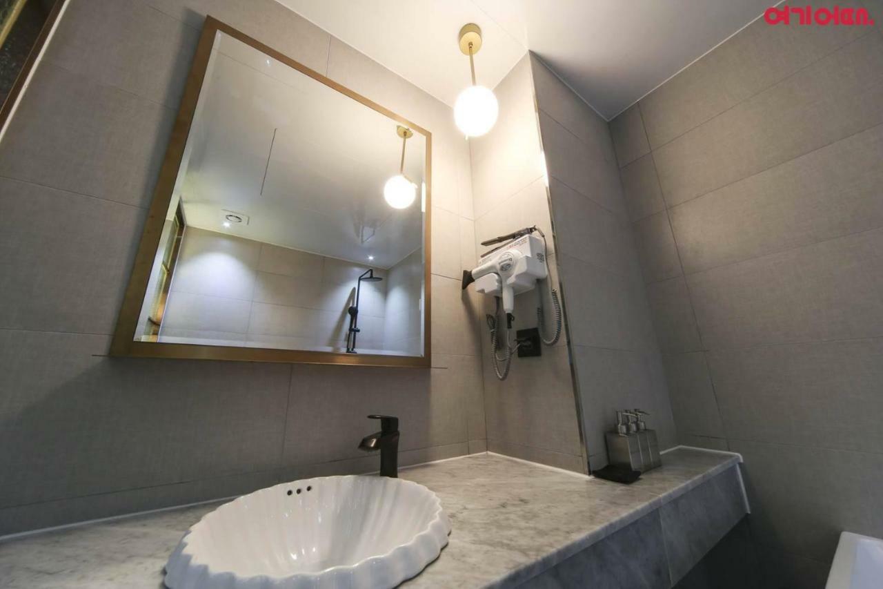 The Post Hotel Сеул Экстерьер фото